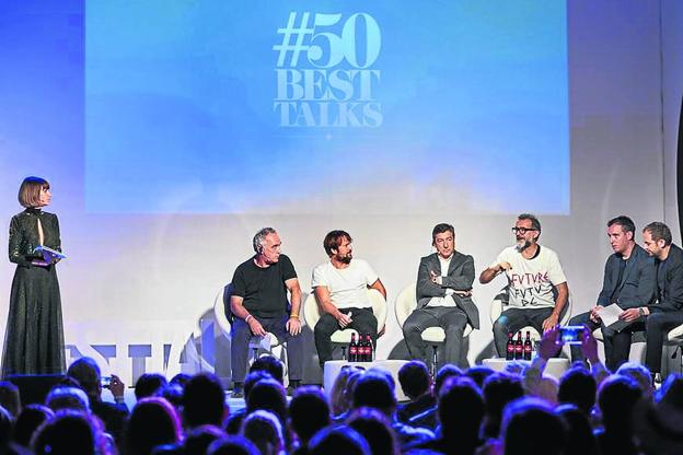 En el acto estuvieron Ferran Adrià, René Redzepi, Joan Roca, Massimo Bottura y Daniel Humm, cada uno de los cuales ha tenido un restaurante coronando en la lista. ::