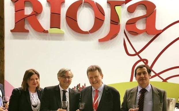 El equipo de Rioja Wine Rusia recibe la vista del Embajador de España Ignacio Ybañez/