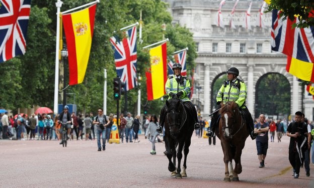 Banderas españolas y británicas ondean en Londres. :: reuters