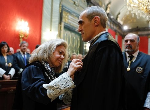 Consuelo Madrigal y Alejandro Luzón ayer en el Supremo. :: efe