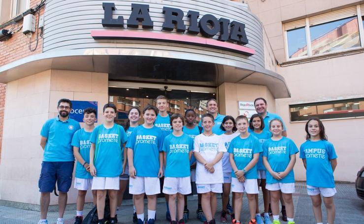Visita de alumnos del Basket Promete a la multimedia de Diario LA RIOJA