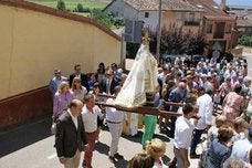 La procesión recorrió buena parte de las calles del pueblo. :: F. D.