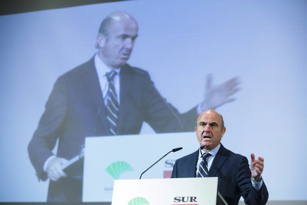 El ministro de Economía, Luis de Guindos, en un acto del diario SUR ayer en Málaga. :: efe