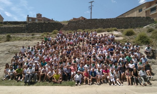 La Asociación Cultural Linares cuenta con un gran poder de convocatoria y los vecinos apoyan sus distintas iniciativas a lo largo del año./Sanda Sáinz