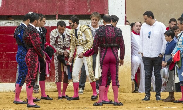 Padilla explicaba a sus subalternos los detalles de la situación del albero calagurritano.