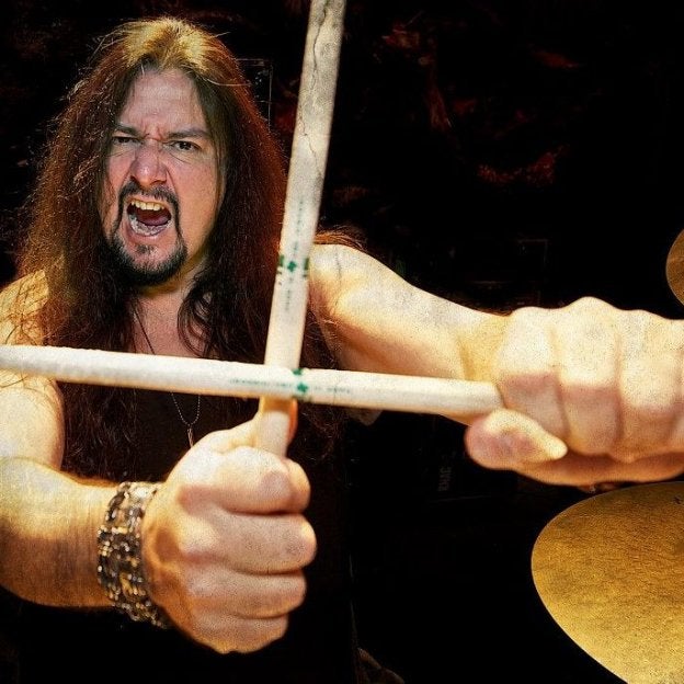 Gene Hoglan, durante una actuación. ::