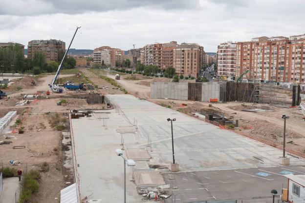Aspecto que presentaba ayer la parcela sobre la que se desarrollan las obras de la nueva estación de autobuses. :: díaz uriel