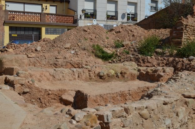 Restos del torreón romano aparecido en las Medranas. ::