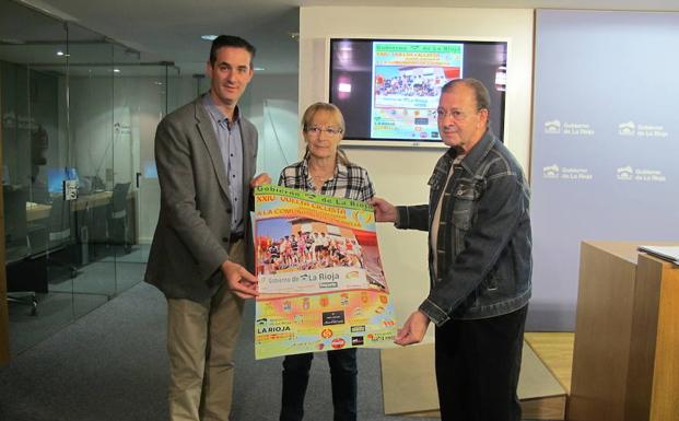 Diego Azcona, Begoña Ruiz y José Salvador en la presentación de la vuelta júnior.