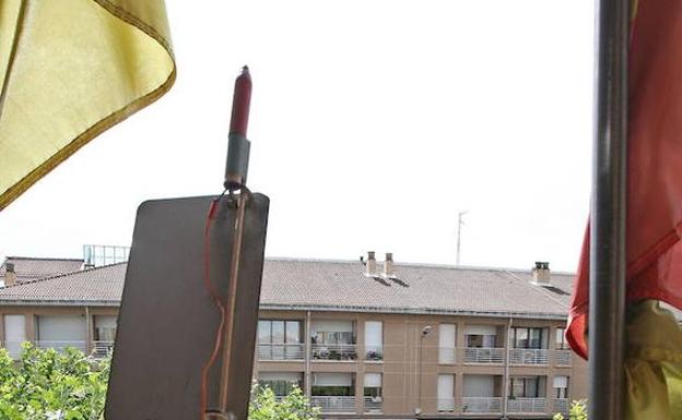 Cohete listo para marcar el arranque de las fiestas en Fuenmayor.