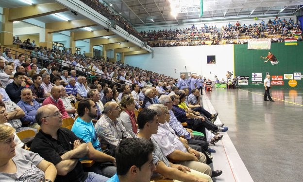 El frontón Javier Adarraga volverá a vivir ocho días de intensa actividad con el objetivo de que los llenos se repitan en sus gradas y el espectáculo llegue a la cancha.