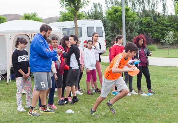 Las Jornadas Intercras, además de jornadas deportivas, se convierten en jornadas de convivencia entre escolares de diferentes pueblos. :: F.d./