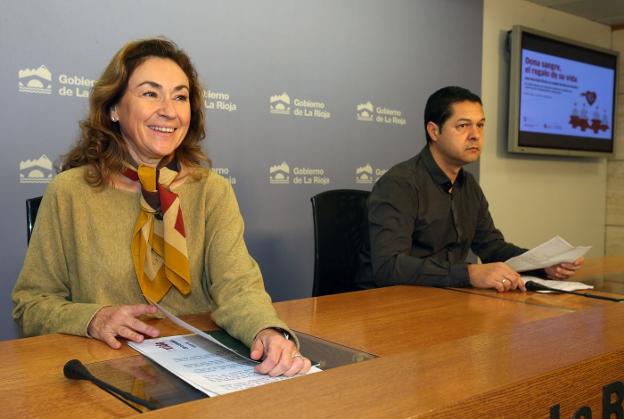 María Martín y Carlos Sola, en la rueda de prensa de ayer. :: j. marín/