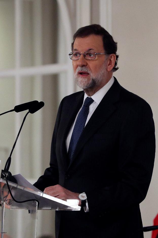 Rajoy interviene ayer en un desayuno informativo. :: Ballesteros / efe/