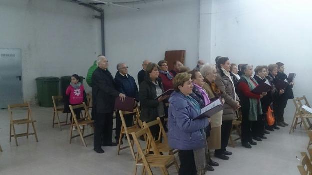 La Coral del Centro de Participación Activa para Personas Mayores de Haro cantó en la misa. :: D. M. A./