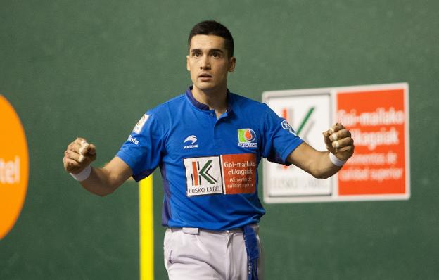 Víctor Esteban celebra un tanto durante un partido anterior. :: /Antonio Díaz Uriel