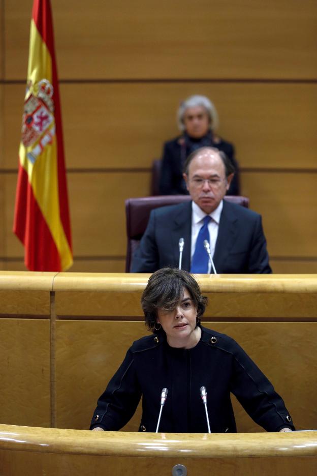 La vicepresidenta Saénz de Santamaria, durante su intervención ayer en el Senado. :: emilio naranjo / efe/