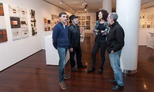 Fuentes, Navaridas, Sanz y Olarte en la inauguración. :: DÍAZ URIEL/