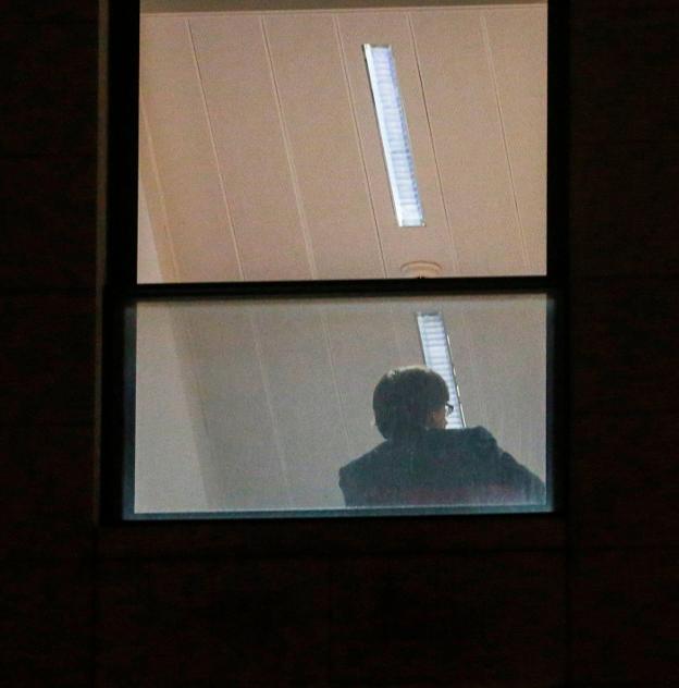 Puigdemont espera para declarar ante la Fiscalía belga el pasado 5 de noviembre. :: OLIVIER HOSLET / efe/
