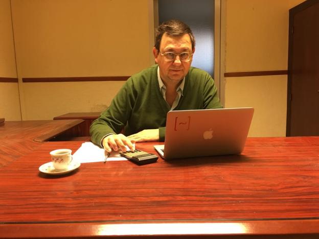 Juan Luis Varona Malumbres, catedrático de Matemáticas de la UR y asesor de la RAE. :: /J.L.V.