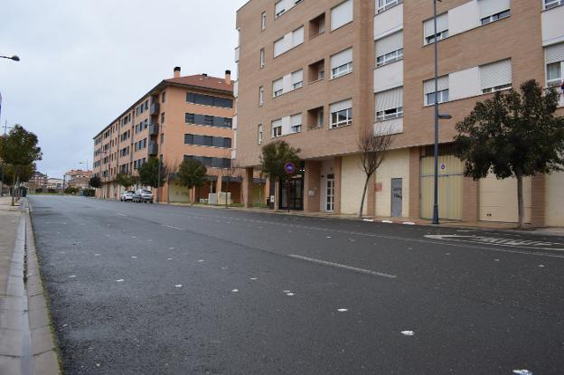 La calle Julián Fernández Ollero con las primeras marcas. :: /Diego Marín A.