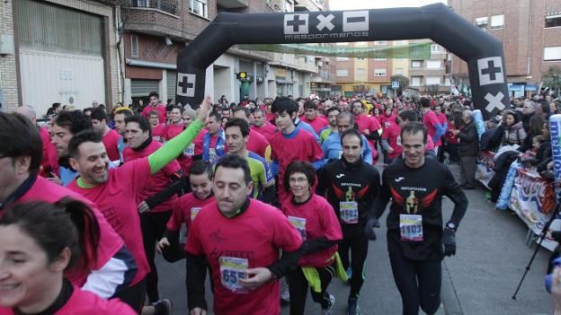 Salida de una edición anterior de la San Silvestre de Lardero, con cerca de 1.500 atletas inscritos./díaz uriel
