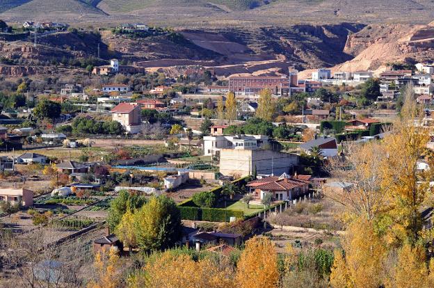 El Ayuntamiento de Arnedo confía en que la directriz de suelo no urbanizable sea el punto y aparte que permita ordenar y organizar las casillas en las huertas :: miguel herreros/
