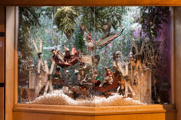 El sueño de Navidad interpretado por los responsables de Floristería Canoe. :: D.U./