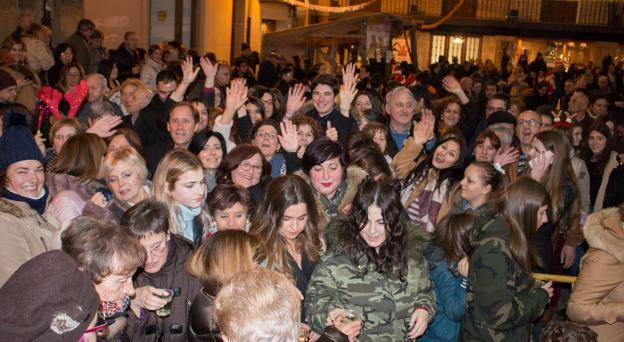 La plaza del Santo registró un gran ambiente durante el acto. :: albo/