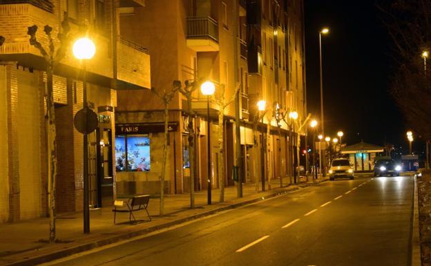 Iluminación nocturna en una calle de Logroño/Miguel Herreros