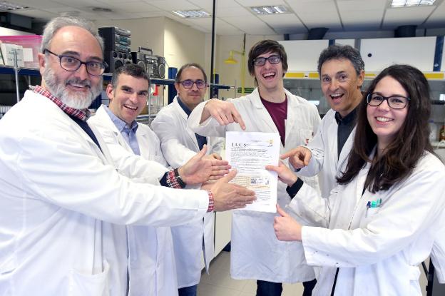 Alberto Avenoza, Francisco Corzana, Héctor Busto, Ismael Compañón, Jesús M. Peregrina e Iris Alicia Bermejo, ayer en la UR. :: juan marín
/