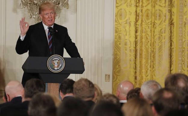 Donald Trump da una conferencia de prensa. /Carlos Barria (Reuters)