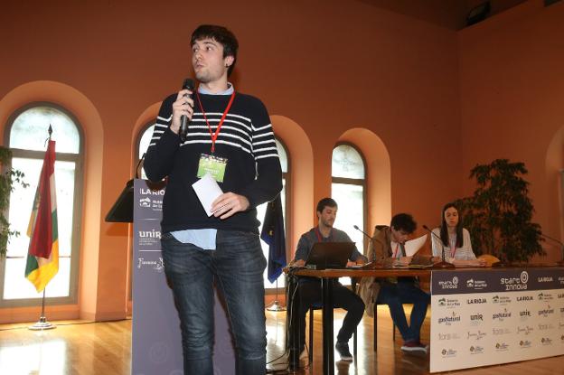 Un grupo presenta su proyecto en la cuarta edición de STARTinnova. :/Juan Marín