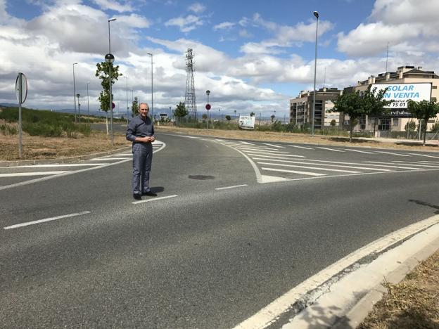 Elguea, en uno de los viales del entorno del T-1. :: a. l./