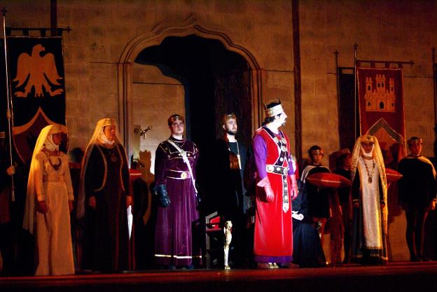 Una de las escenas del espectáculo histórico teatral 'Reino de Nájera' del 2017. :: F. D./