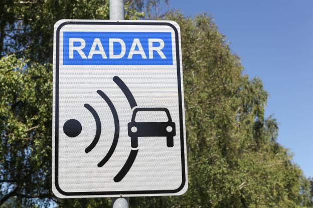 Más lento. La nueva ley rebajará el límite de velocidad máximo. :: L.r.M./