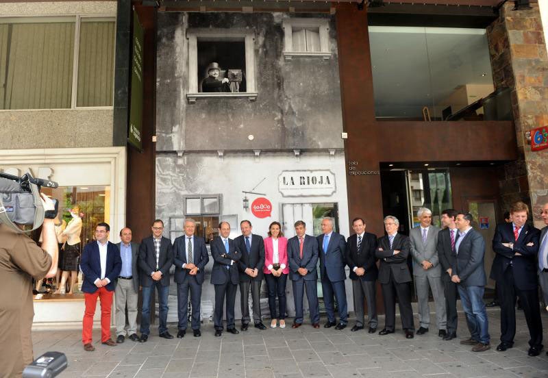Presentación ante el centro Caja Rioja / MIGUEL HERREROS/