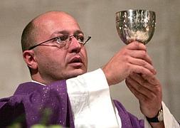 El sacerdote Javier Velasco Yeregui. :: R. LAFUENTE/