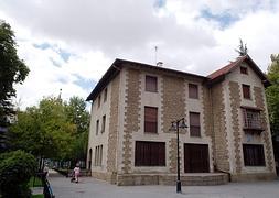 El edficio del parque Gallarza permanece vacío tras acoger las aulas de Infantil del Madrid-Manila./JUSTO RODRÍGUEZ/