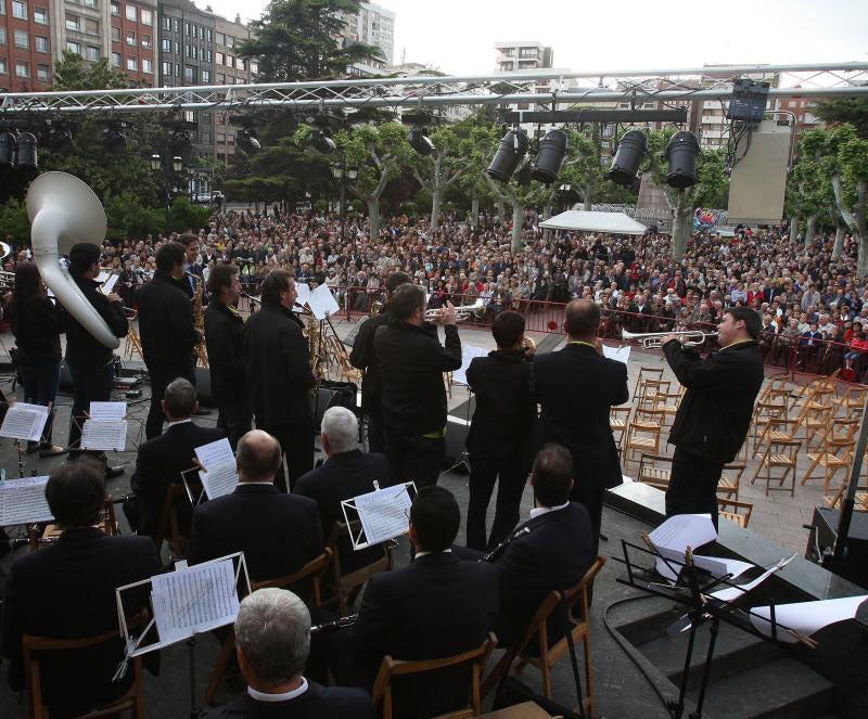 La capital se vuelca con el 'Himno a Logroño'