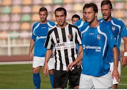 Unai entre jugadores del Mar Menor./DONÉZAR/