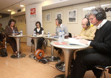 Los poetas riojanos, durante la grabación del programa en Santos Ochoa. / JUAN MARÍN/