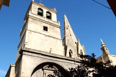 Imagen de la iglesia de Santa María de Palacio, en el Casco Antiguo. /ENRIQUE DEL RÍO/