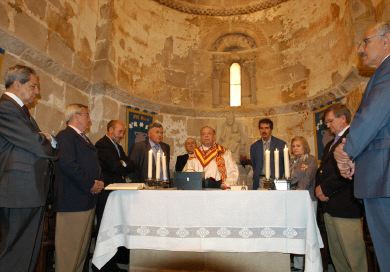 El consejero de Cultura asistió a la misa celebrada en la ermita de Santa María de la Piscina. / C. V./