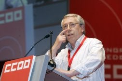 Toxo se dirige, ayer, a los delegados del 9º Congreso de Comisiones Obreras. / ÁNGEL DE ANTONIO/