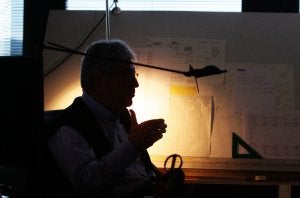 El arquitecto Jesús Marino Pascual, en su estudio, ubicado en La Fombera. ::
JUSTO RODRÍGUEZ/