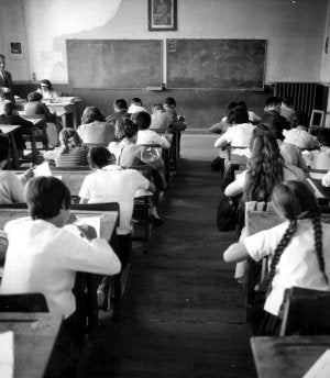 Imagen de una escuela española en la década de los años sesenta. ::
R. C./