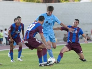 El Mirandés sorprendió ante un Huesca que sólo sumó dos ocasiones. ::
DONÉZAR/