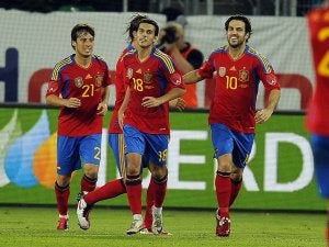 Silva, Pedro y Fábregas celebran el gol decisivo del jugador del Barça ante Chile. ::
EFE/