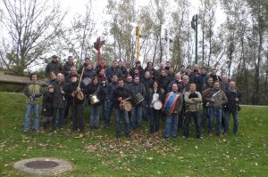 Participantes de la 'gaiterada', el fin de semana en Logroño. ::
SANDA/